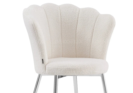 Chaise coquillage pied argenté tissu bouclette NYMEA New Design