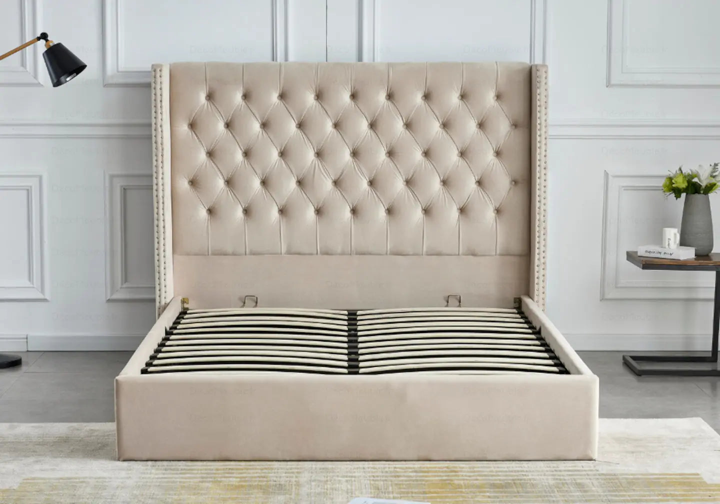 Lit coffre capitonné velours beige CHESTER New Design