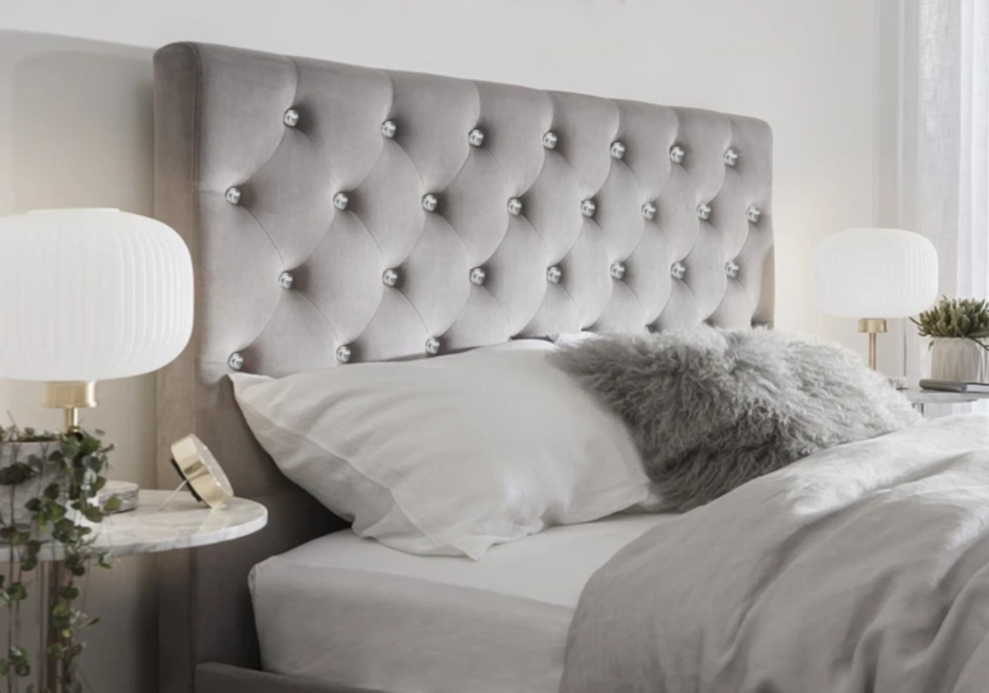Lit double capitonné en velours gris avec strass – ANIS