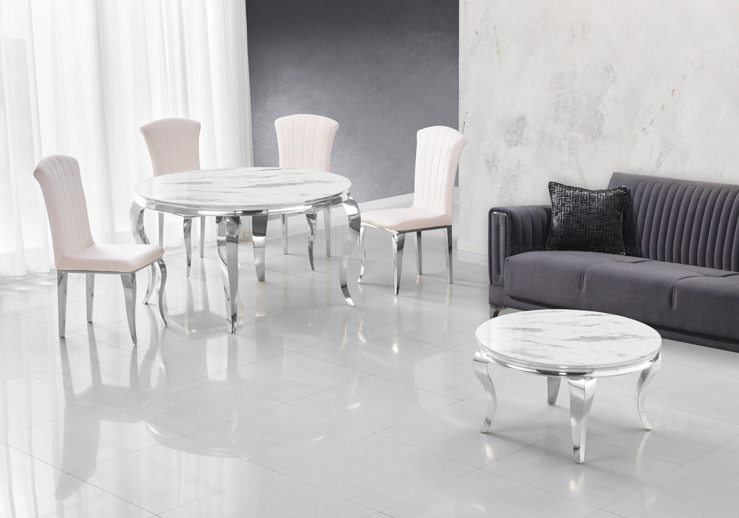 Salle à manger ronde marbre blanc pieds argentés chaises écru – NEO