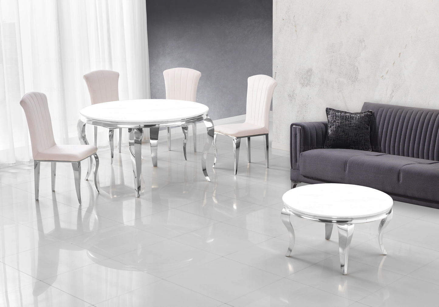 Table ronde verre blanc et chaises écru argentés – NEO