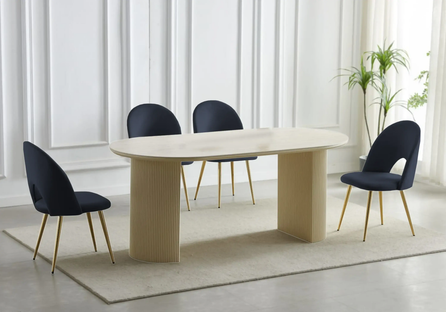 Table travertin beige et chaises dorés noires – TERRA Galerie du Mobilier