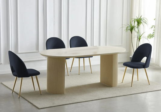 Table travertin beige et chaises dorés noires – TERRA Galerie du Mobilier