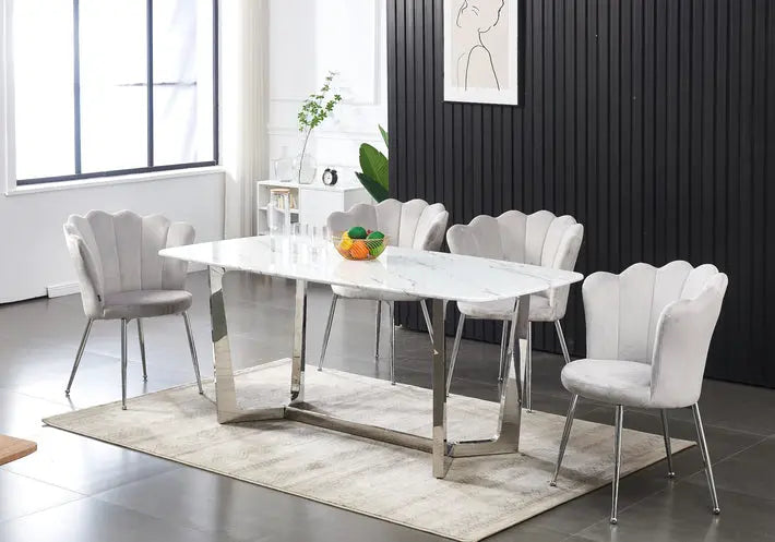 Chaises coquillage : qu'est-ce que c'est et comment intégrer ce style unique dans votre intérieur ?