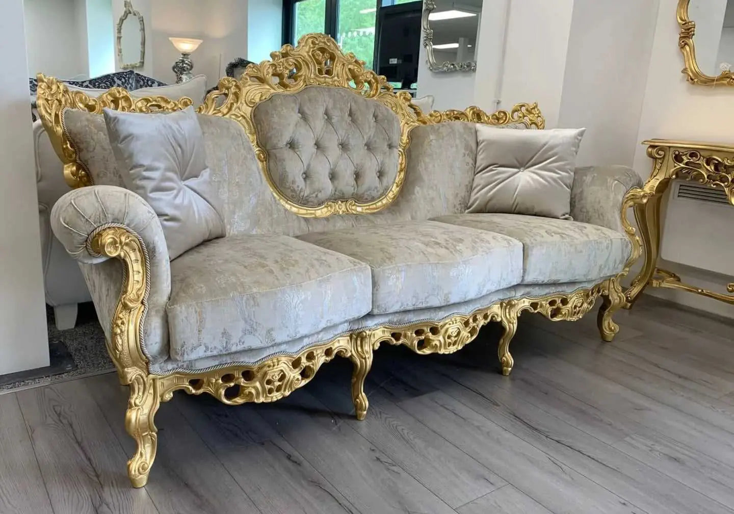 Canapé baroque doré velours LUCY : Style pour Votre Salon – DEKOFLIX