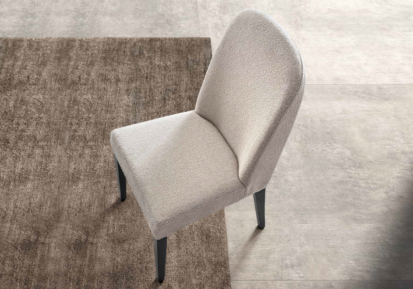 Chaise design italien en tissu bouclé – Dune