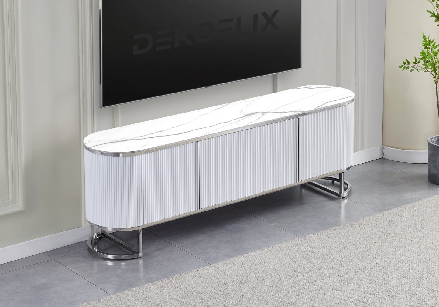 Meuble TV ovale cannelé marbre blanc chromé - NALIA