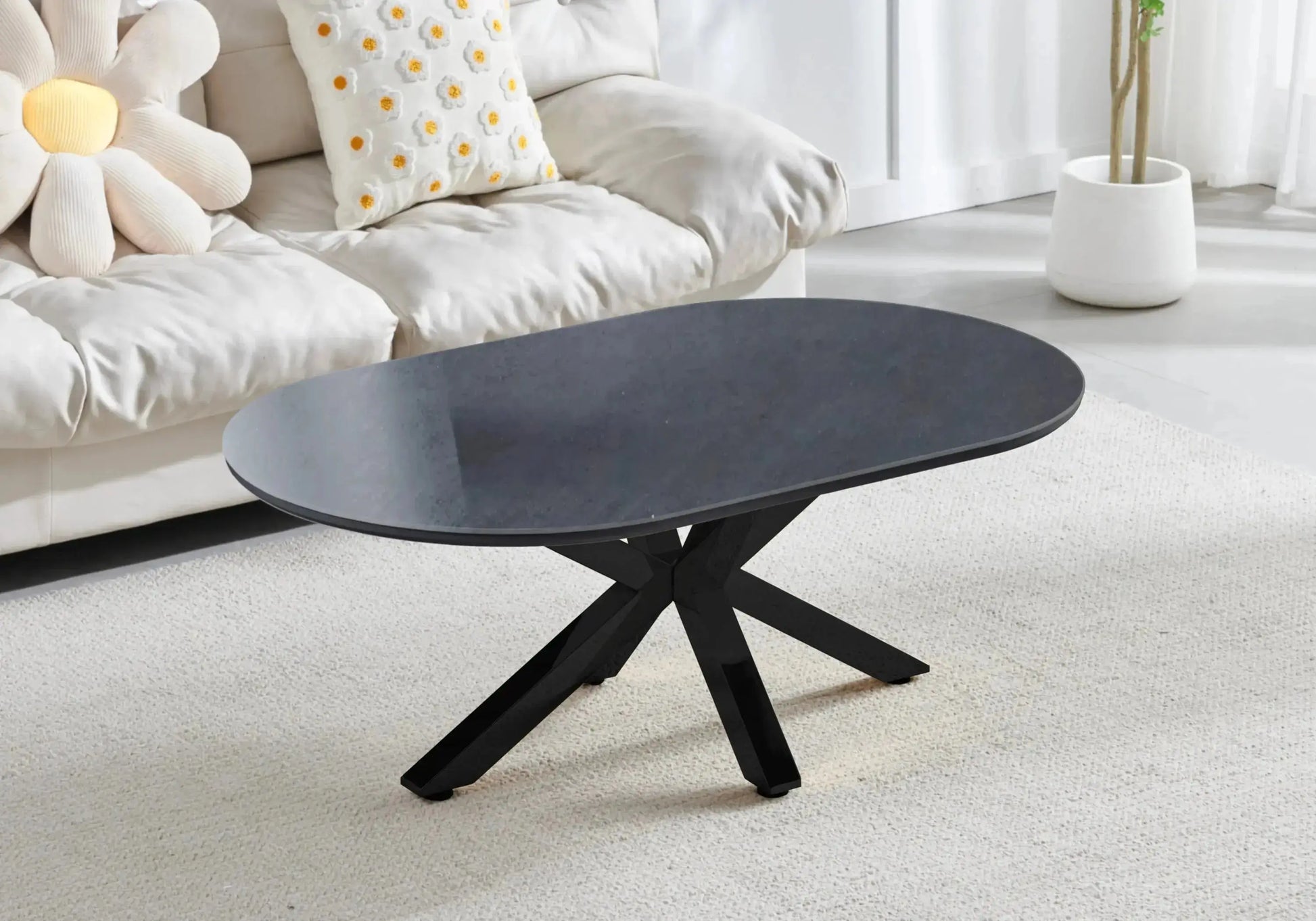 Table Céramique Noire et Chaises Capitonnées Taupe – OTHO Galerie du Mobilier