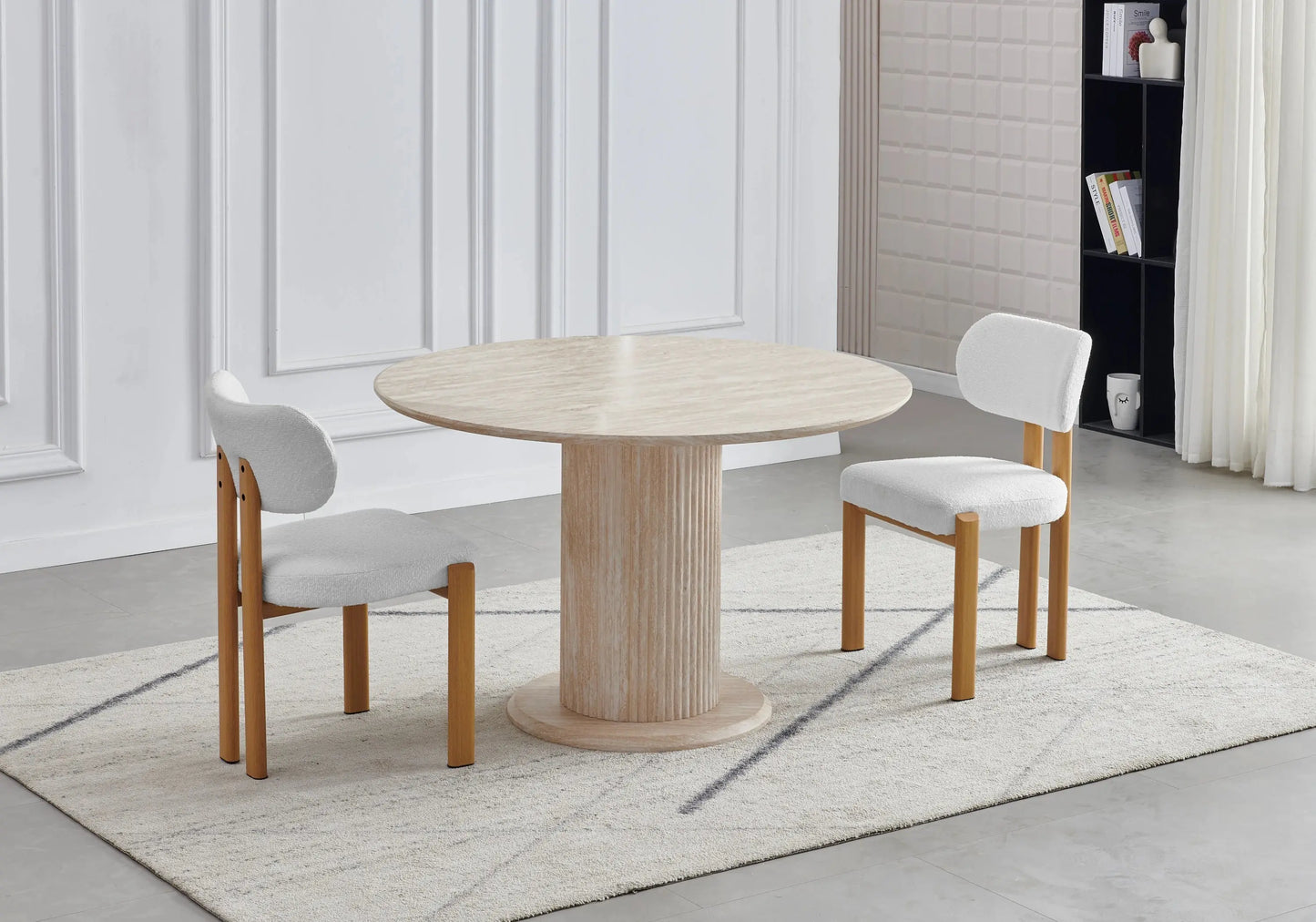 Table ronde travertin et chaises bouclées pieds bois – INAYA Galerie du Mobilier