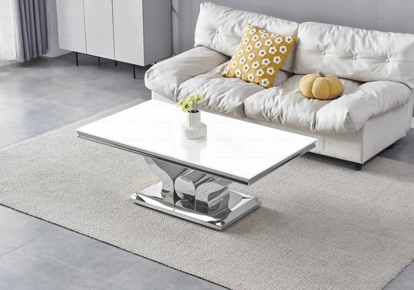 Table verre blanc et chaises capitonnées gris argent NEA New Design