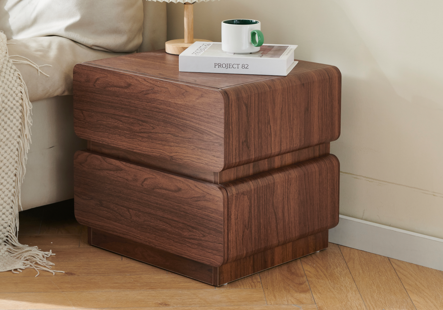 Table de chevet arrondie bois noyer – Duna