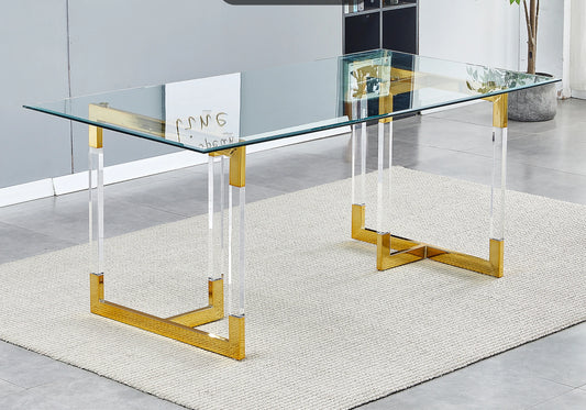 Vue élégante de la Table ASTA dorée avec plateau transparent, parfait pour la maison moderne.