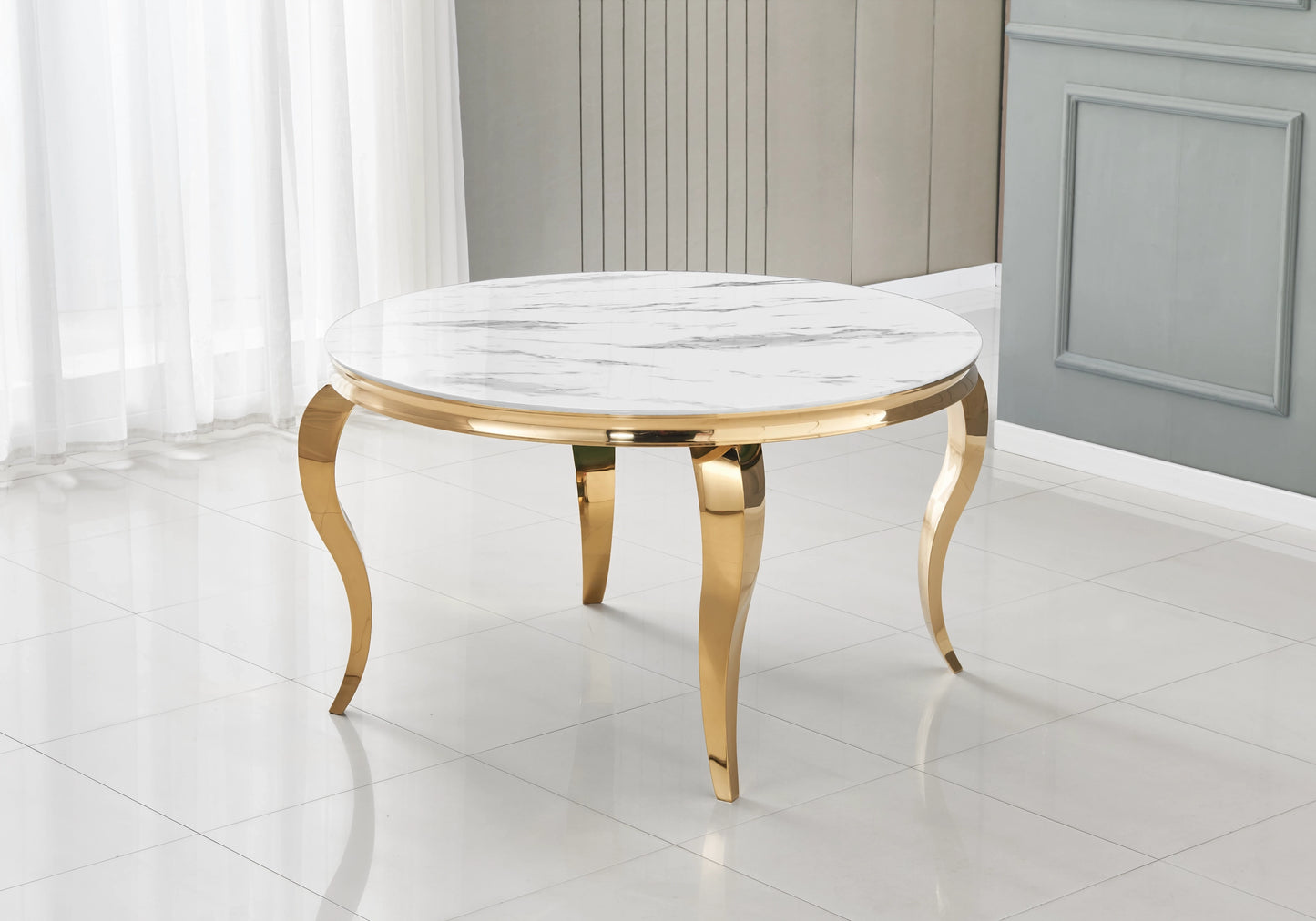 Table ronde marbre blanc et chaises écru dorée – NEO