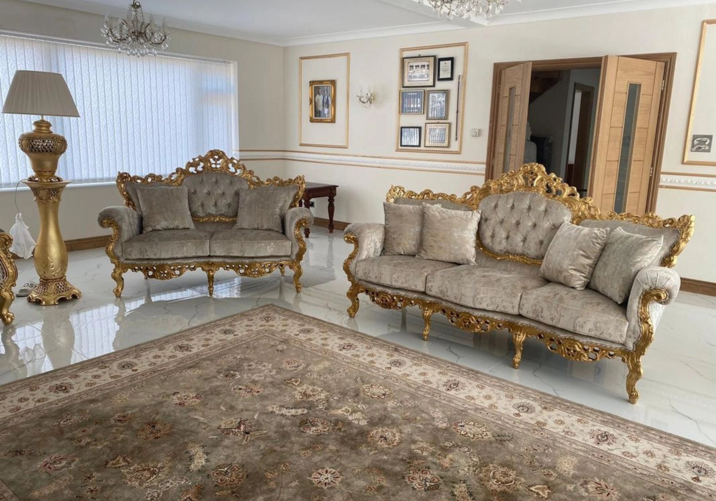 Canapé baroque bois doré velours capitonné – LUCY
