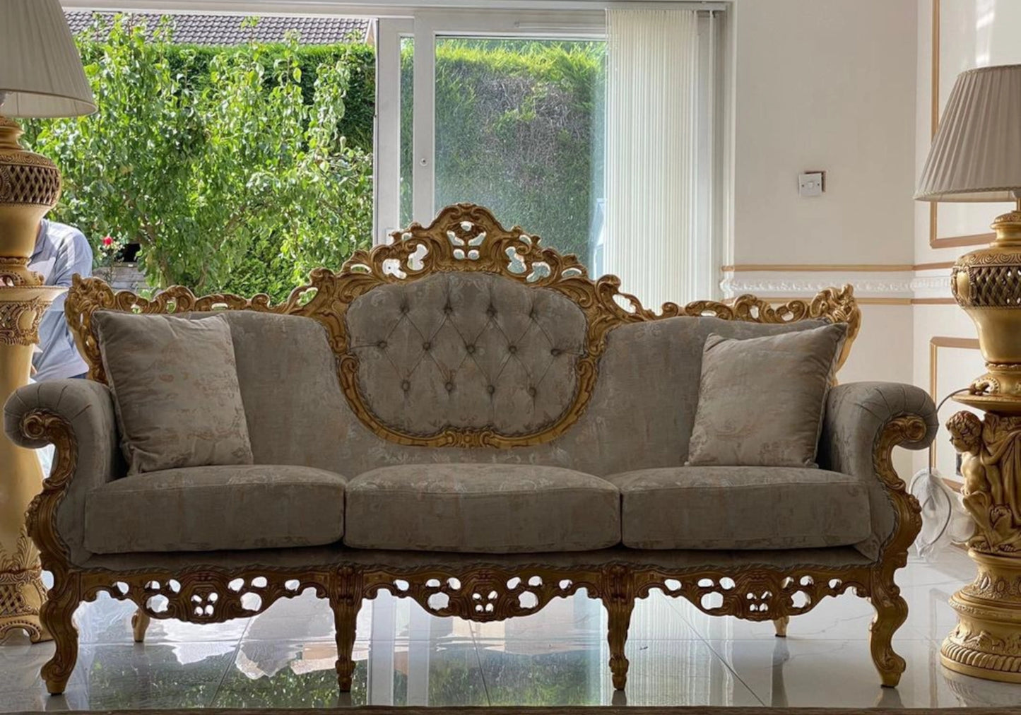 Canapé baroque bois doré velours capitonné – LUCY