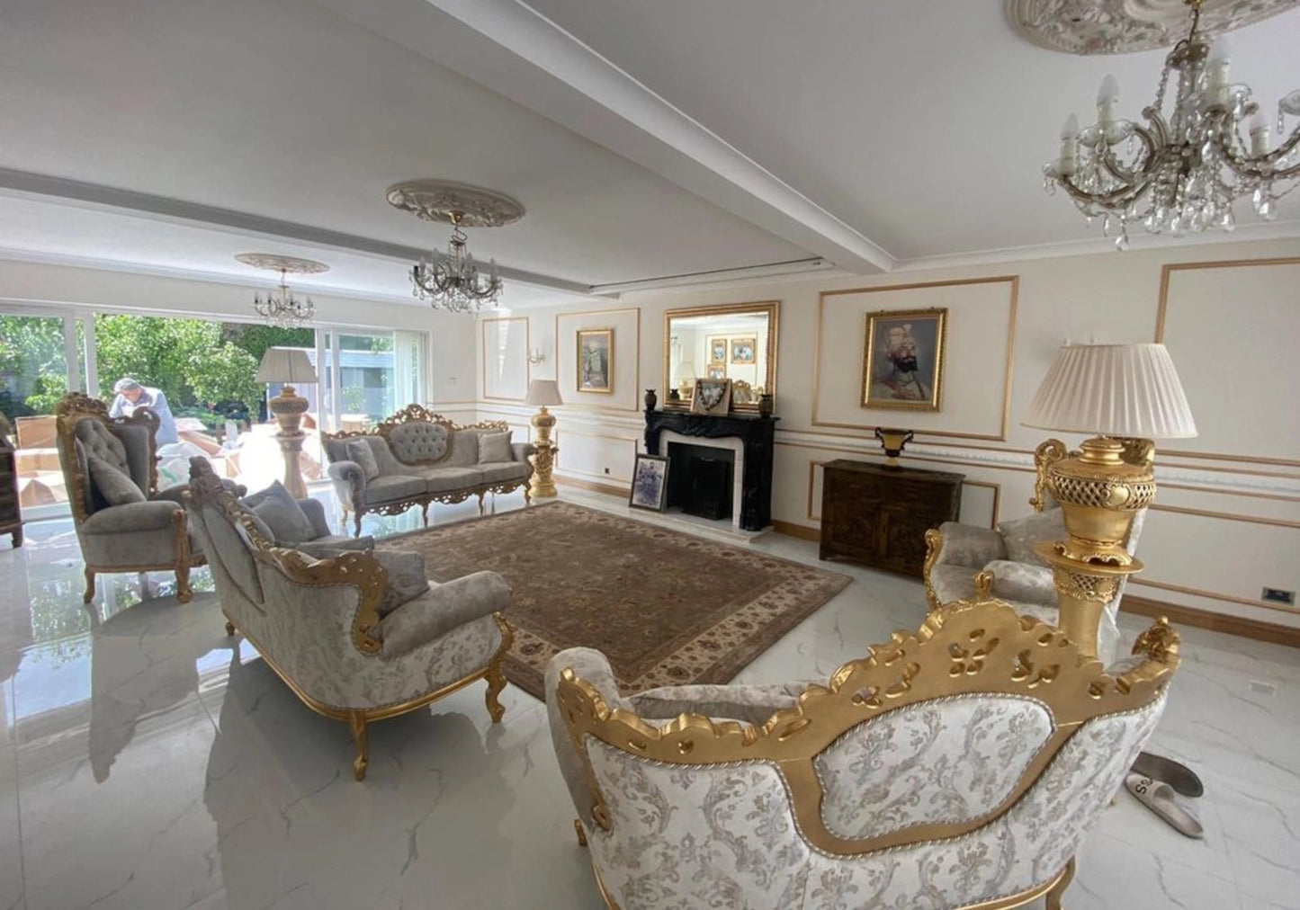 Canapé baroque bois doré velours capitonné – LUCY